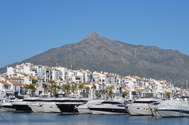 Marbella, Puerto Banús & Mijas: Luxury & White Village