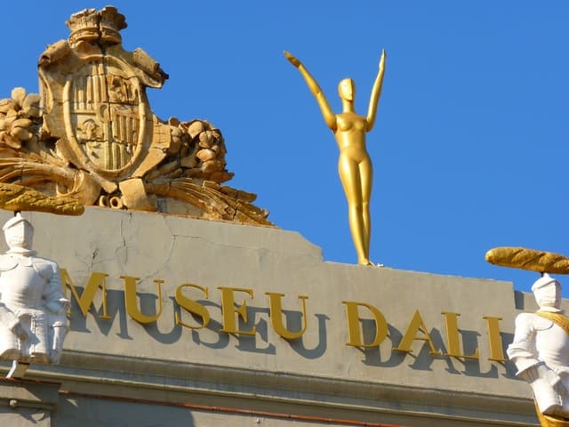 Visita guiada bilingüe por el Teatro-Museo Dalí