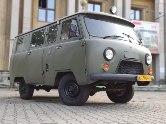 Krakow: Guided Tour to Nowa Huta on Commie Retro Van