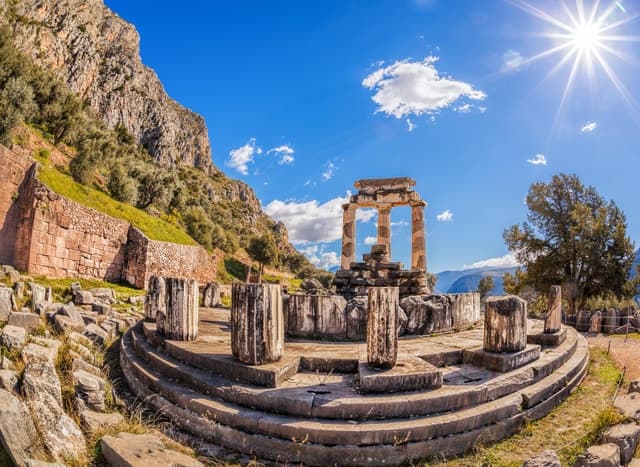 Best Delphi VR Audio Tours from Athens