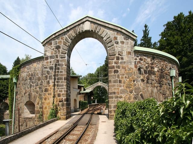 Linz: Pöstlingberg and Old Town Private Tour