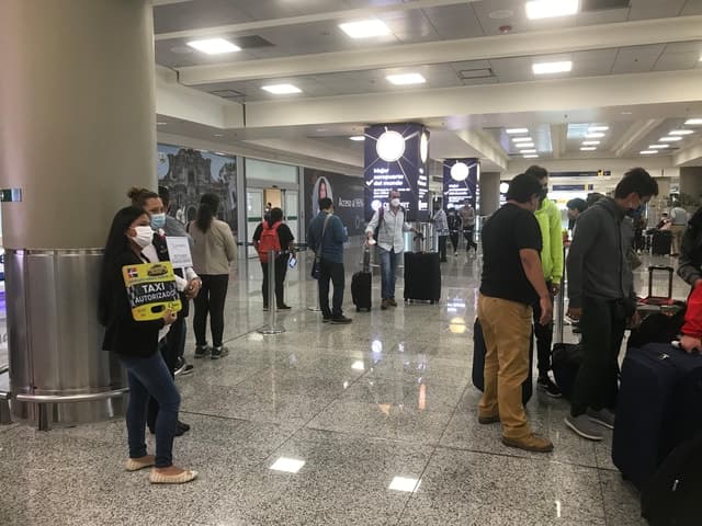 Quito: Mariscal Sucre Airport Transfer