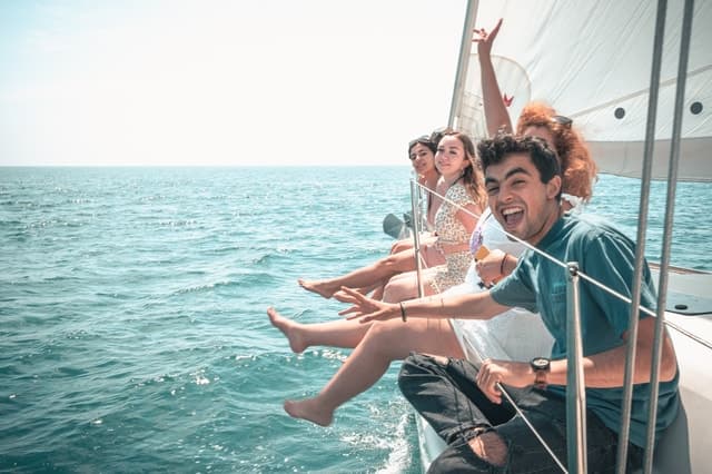Barcelona: Midday or Sunset Sailing with Open Bar and Snacks