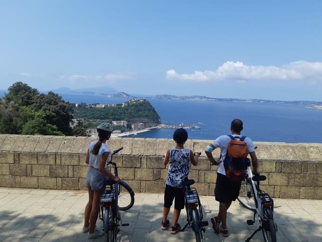 Naples: City Highlights Guided Bike Tour