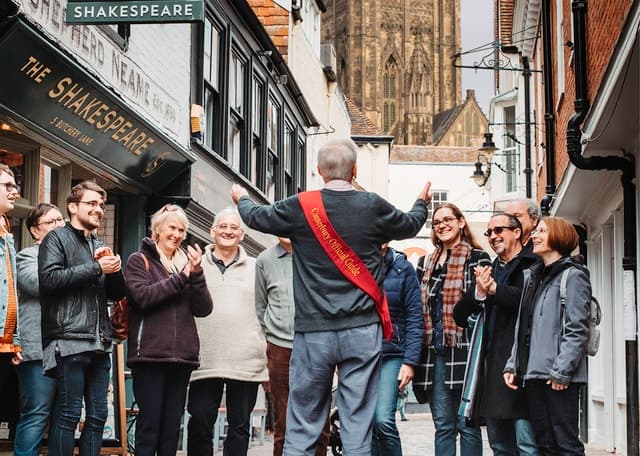 Canterbury: Daily Walking Tour with Green Badge Guide
