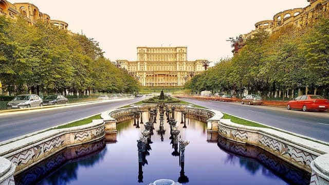 Best Bucharest City Tours: Explore Top Local Attractions