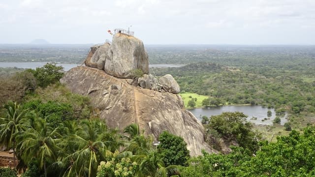 Anuradhapura: Sunrise or Sunset TukTuk Trip to Mihintale