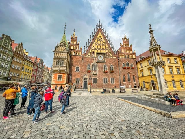 Wrocław: Old Town and Ostrów Tumski Walking Tour in English