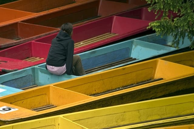 Oxford University: Punting Tour on River Cherwell