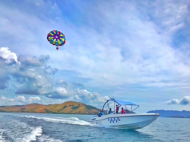 Coron: Parasailing Experience