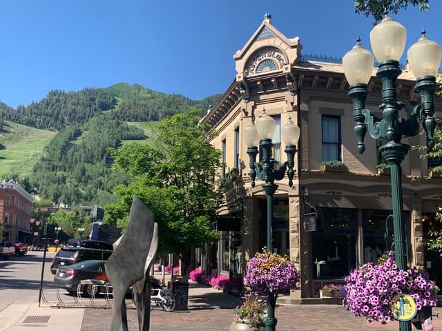 Aspen: City Highlights Walking Tour