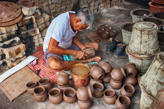 Mumbai: Dharavi Slum, DhobiGhat, and Dabbawallas Tour
