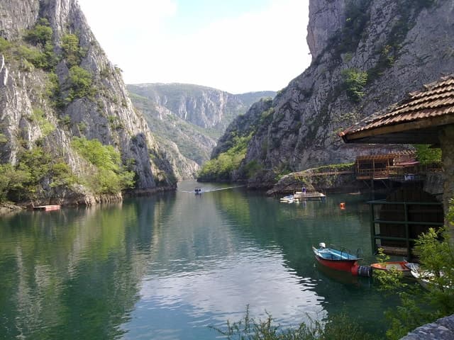Skopje: City Highlights Tour with Transfer and Food