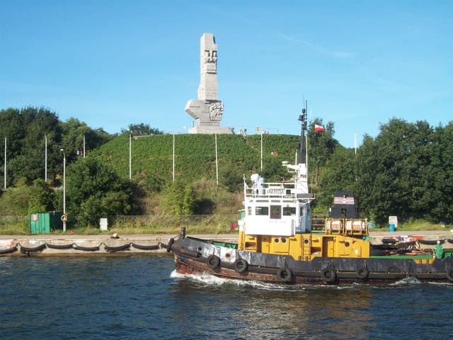 Gdansk History Tour: WWII & Solidarity Movement