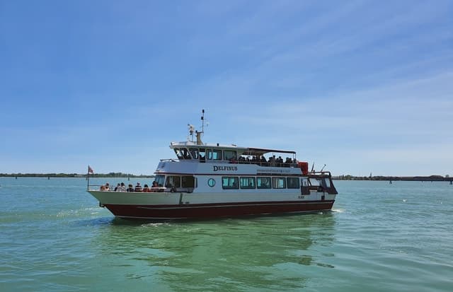 Venice: Murano & Burano Panoramic Boat Tour w/ Glassblowing