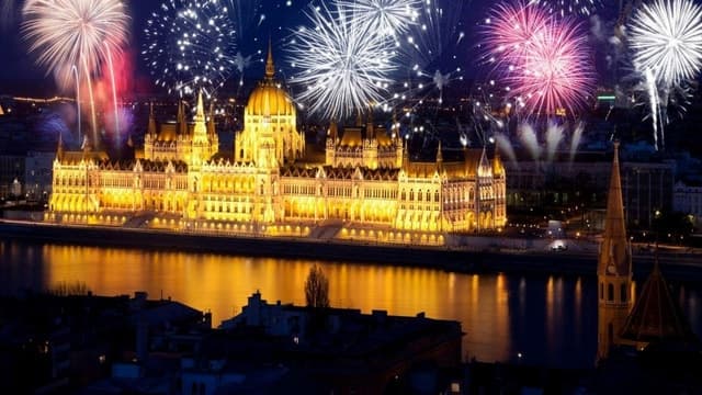 Best Budapest Dinner Cruises & Fireworks Shows