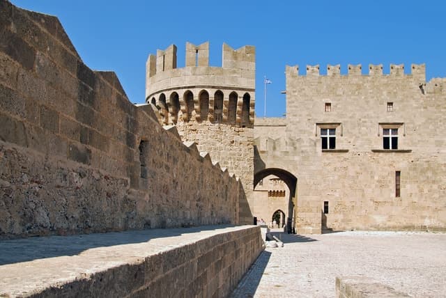 Rhodes: Palace of Grand Master Ticket & Rhodes SG audio tour