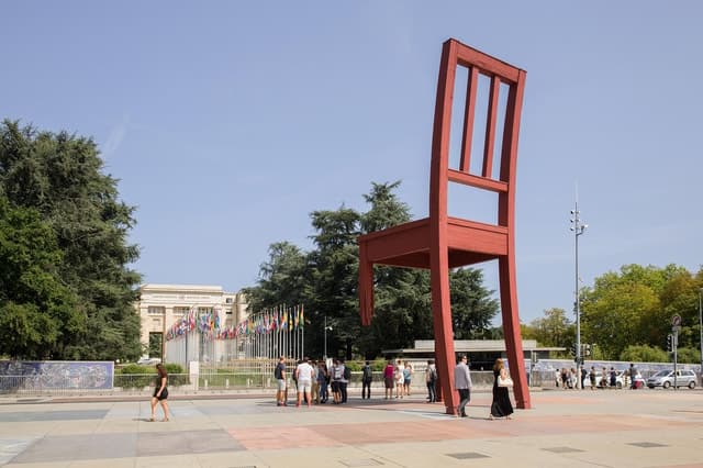 Ultimate Geneva International District Sightseeing Tour