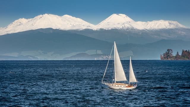 Taupō: Sail Barbary Eco Sailing to the Maori Rock Carvings