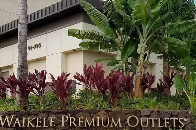 Compare Shuttle Tours: Ko Olina & Waikele Outlets