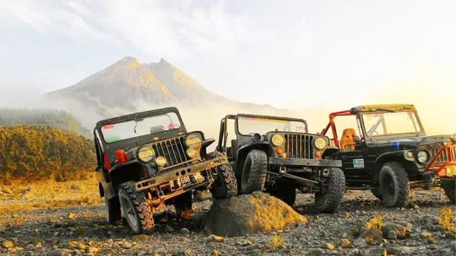 Yogyakarta: Mount Merapi Sightseeing Jeep Tour with Pickup
