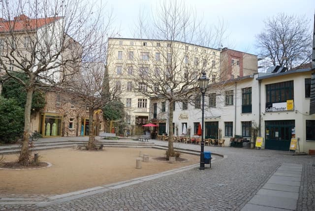 Best Berlin Courtyard Tours: Hackesche Höfe Guide