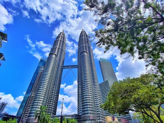 Kuala Lumpur: Skip-the-Line Petronas Twin Towers E-Ticket