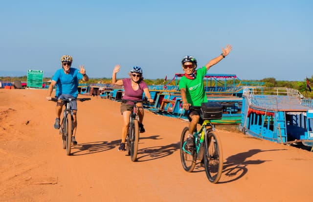 Kampong Phluk: Floating Village Sunset Bike Tour or E-Bike