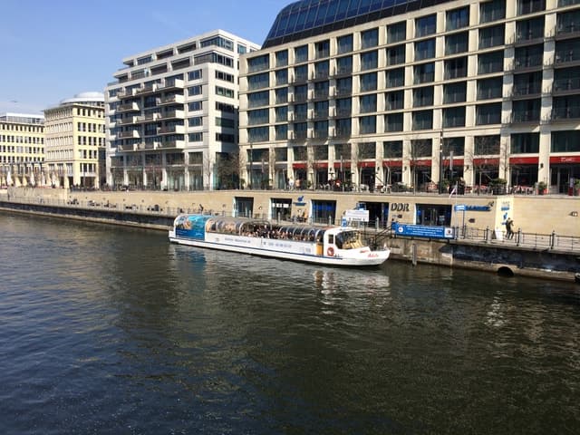 Berlin: One-hour city tour by boat from/to Museum Island