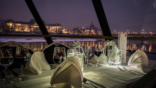 Dresden: Evening River Cruise with Dinner