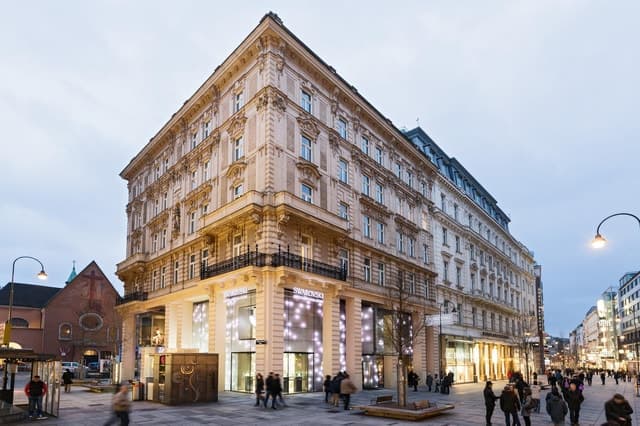 Compare Tours: Swarovski Crystal Worlds Vienna