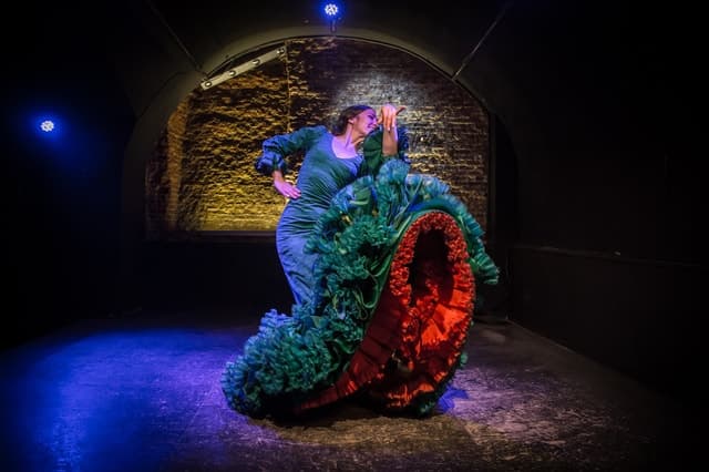 Madrid: La Cueva de Lola Flamenco Show Tickets with Drink