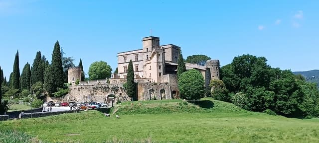From Aix-en-Provence: Luberon Perched Villages Guided Tour