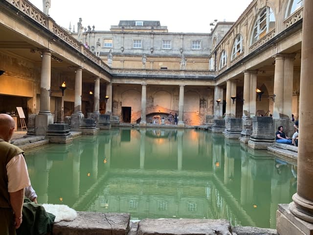 Bath: Guided City Walking Tour with Entry To The Roman Baths