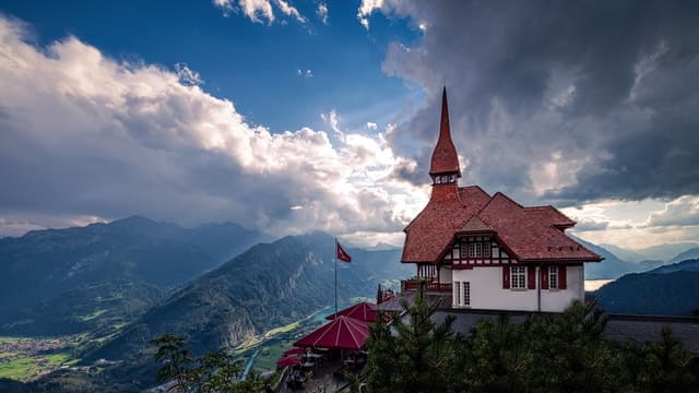 Geneva: Interlaken Day Trip & Visit to Harder Kulm Viewpoint