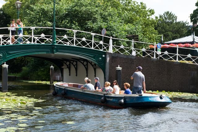 Best Leiden Canal Cruises: Explore Leiden by Water