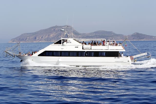 From Trapani: Favignana and Levanzo Boat Trip with Stops