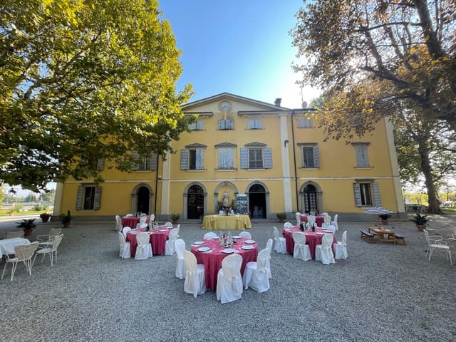 Modena: Balsamic Vinegar Cellar Tour, Tasting & Food Pairing