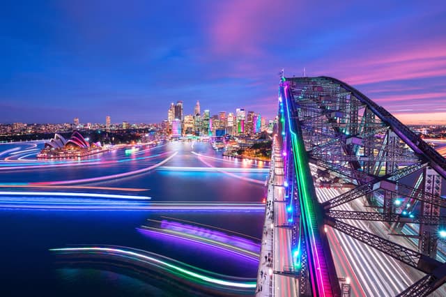 Sydney: 1-Hour Vivid Light Festival Sydney Harbour Cruise