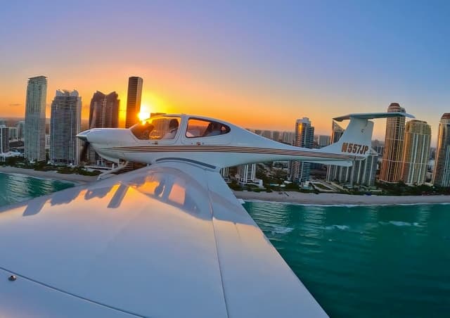 Fort Lauderdale & Miami: Private Luxury Airplane Tour