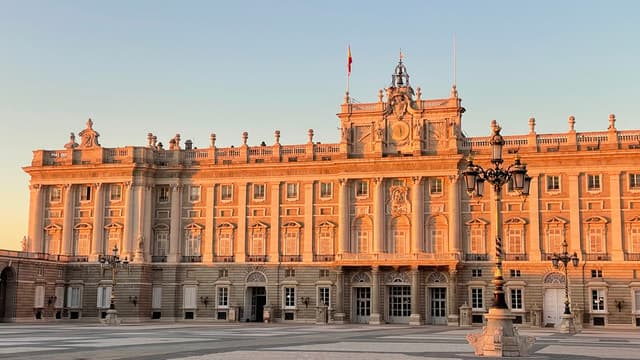 Madrid: Royal Palace Skip-the-Line Guided Tour