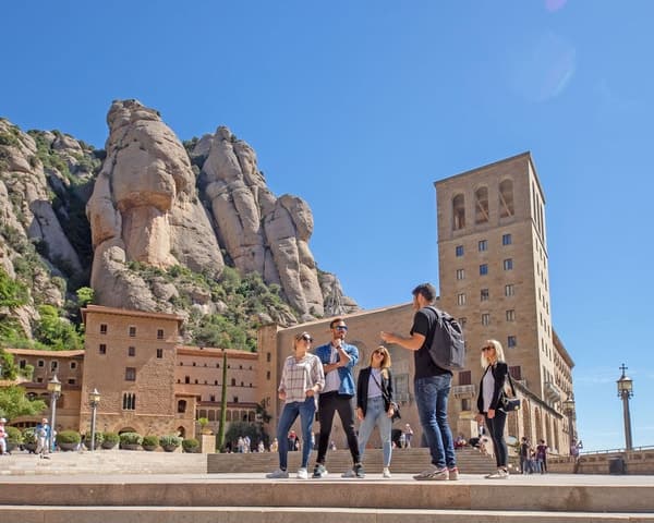 Barcelona: Montserrat, Girona & Costa Brava Guided Day Trip