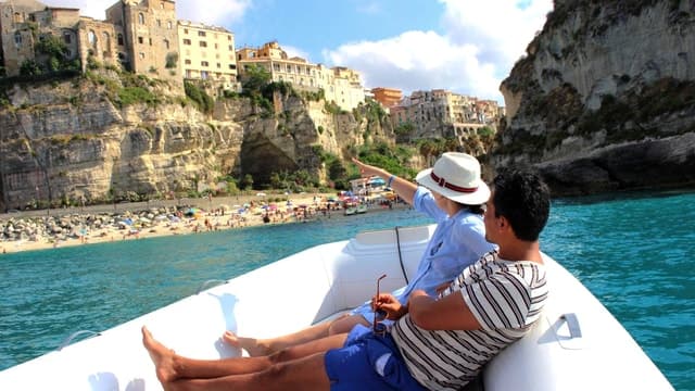 Tropea: Capo Vaticano Small-Group Boat Tour with Aperitif