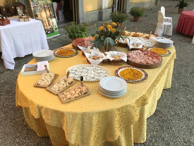 Modena: Balsamic Lunch with Vinegar Cellar Tour and Tasting