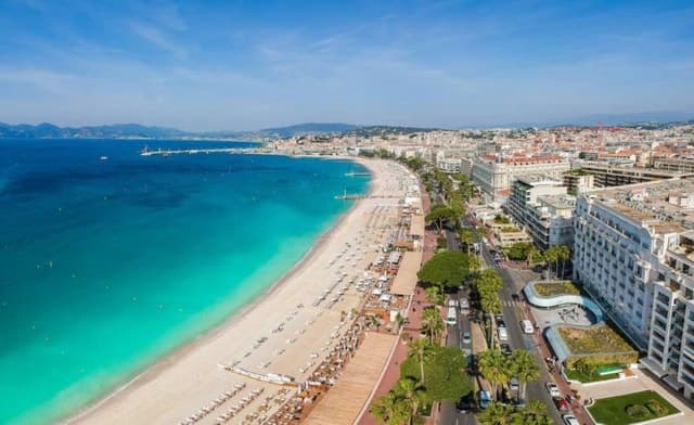 Seamless Private Transfers: Cannes to Nice Airport