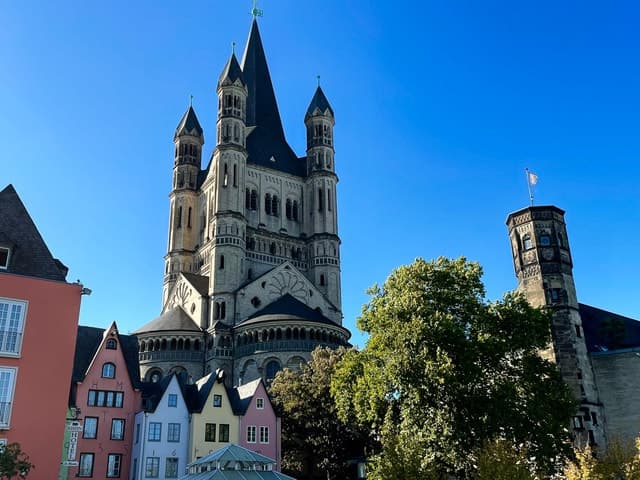 Cologne: Old Town Walking Tour with 1 Brewery Visit & 1 Beer
