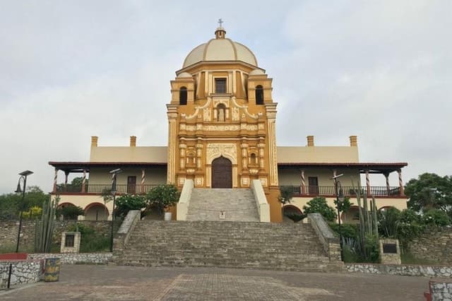 Monterrey: Private City Highlights Tour with Local Guide