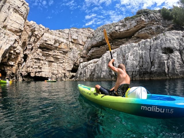 Pula:Sea Kayak Tour with Cave, Snorkelling and Cliff Jumping