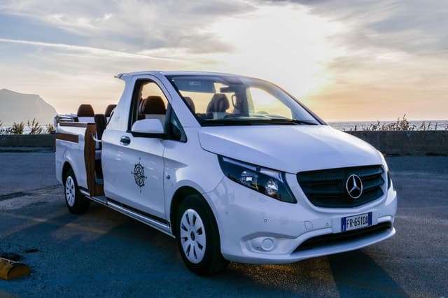 Palermo by Night Luxury Tour in CruiserCar