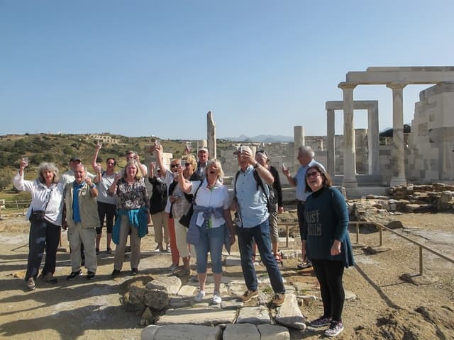 Best of Naxos: Highlights Bus Tour with Villages & Apollonas